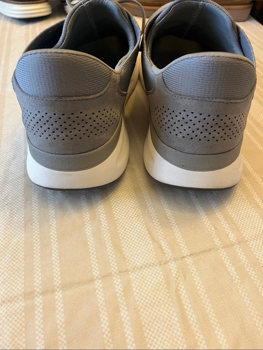Kizik Men's Gray Knit Lace-Up Sneakers size 13W